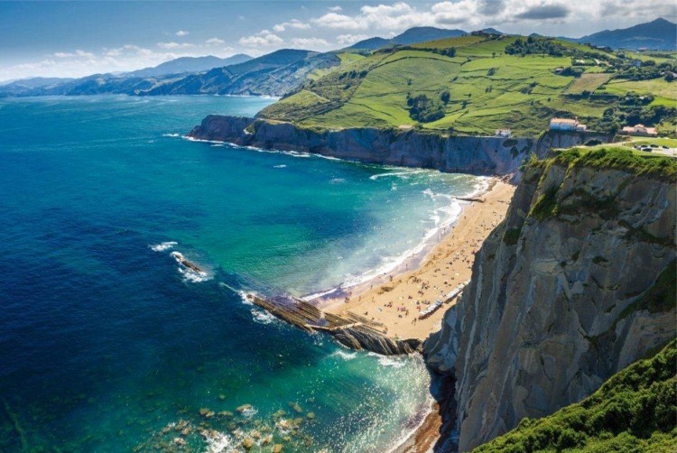 Rencontre sexe dans le 64 : profitez du Pays Basque et de ses belles femmes