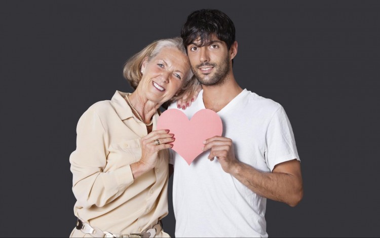 Une relation avec une femme plus vieille que soi a-t-elle de l'avenir ?
